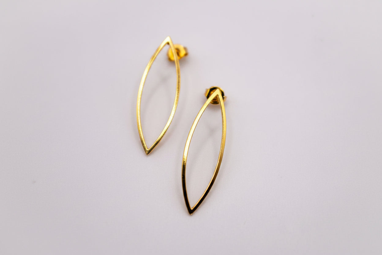 Golden Leaf Elegance Earrings – Elegant Gold Leaf Drop Jewelry