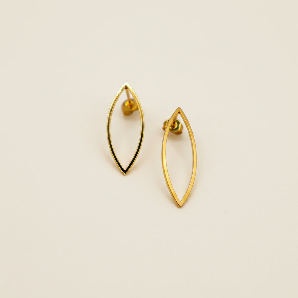 Golden Leaf Elegance Earrings – Elegant Gold Leaf Drop Jewelry
