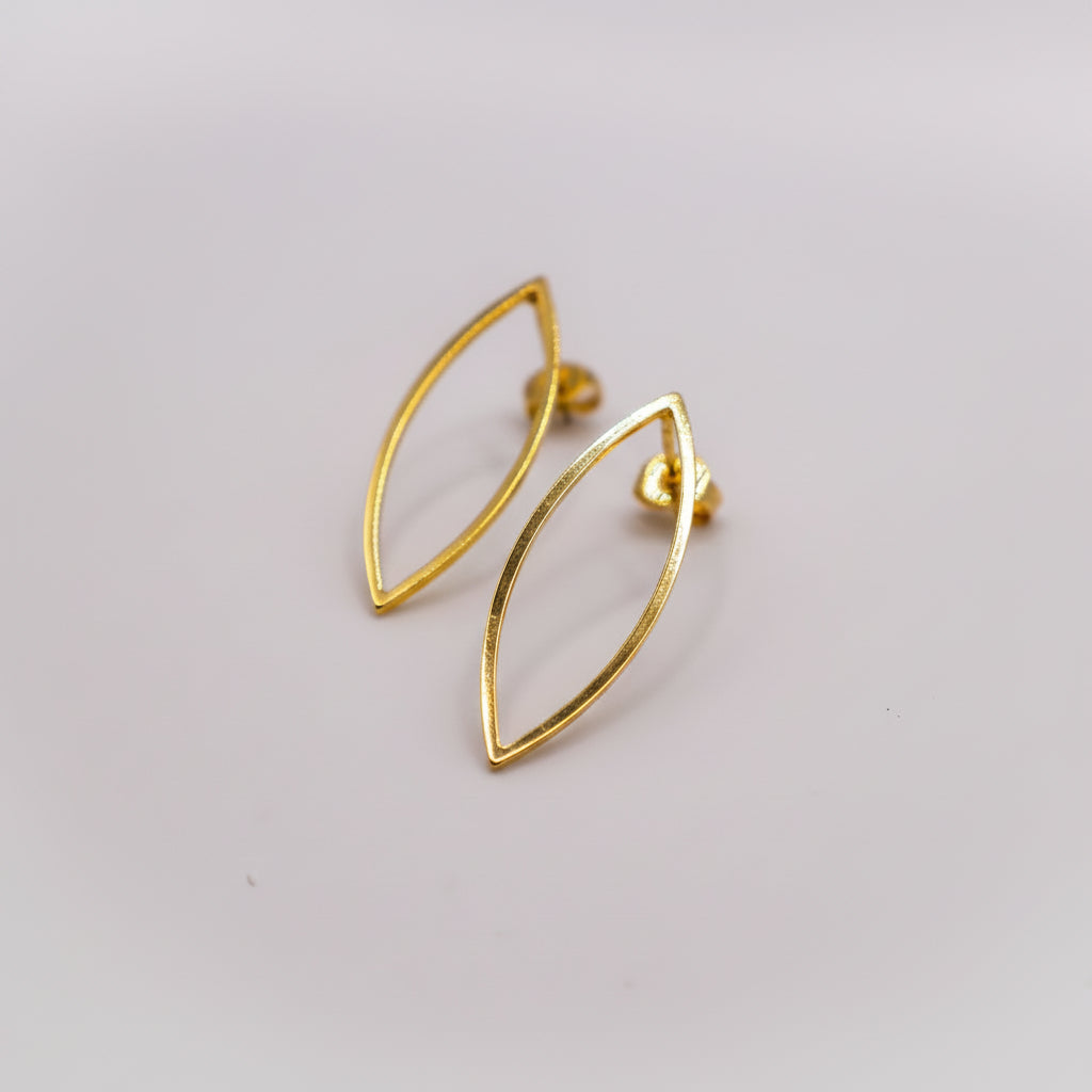 Golden Leaf Elegance Earrings – Elegant Gold Leaf Drop Jewelry
