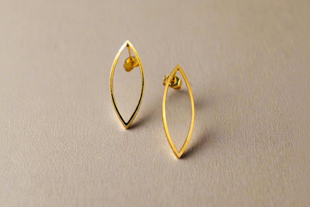 Golden Leaf Elegance Earrings – Elegant Gold Leaf Drop Jewelry